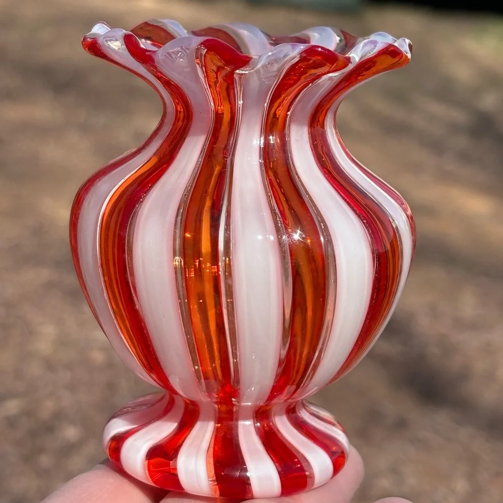 Extraordinary Vintage Cranberry Swirl Vase! - Picture 8 of 9